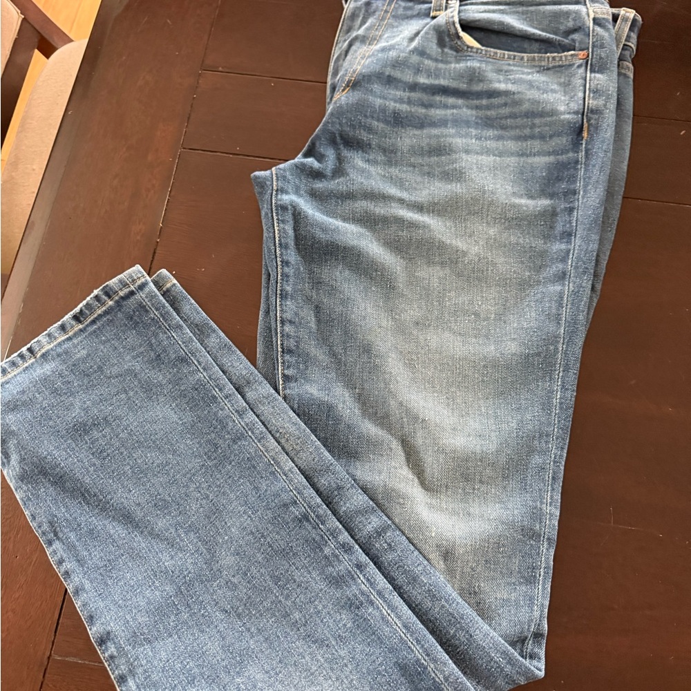 Men’s Joe’s jeans.  “The brixton”. Straight fit.  Size 34.  Medium blue wash
